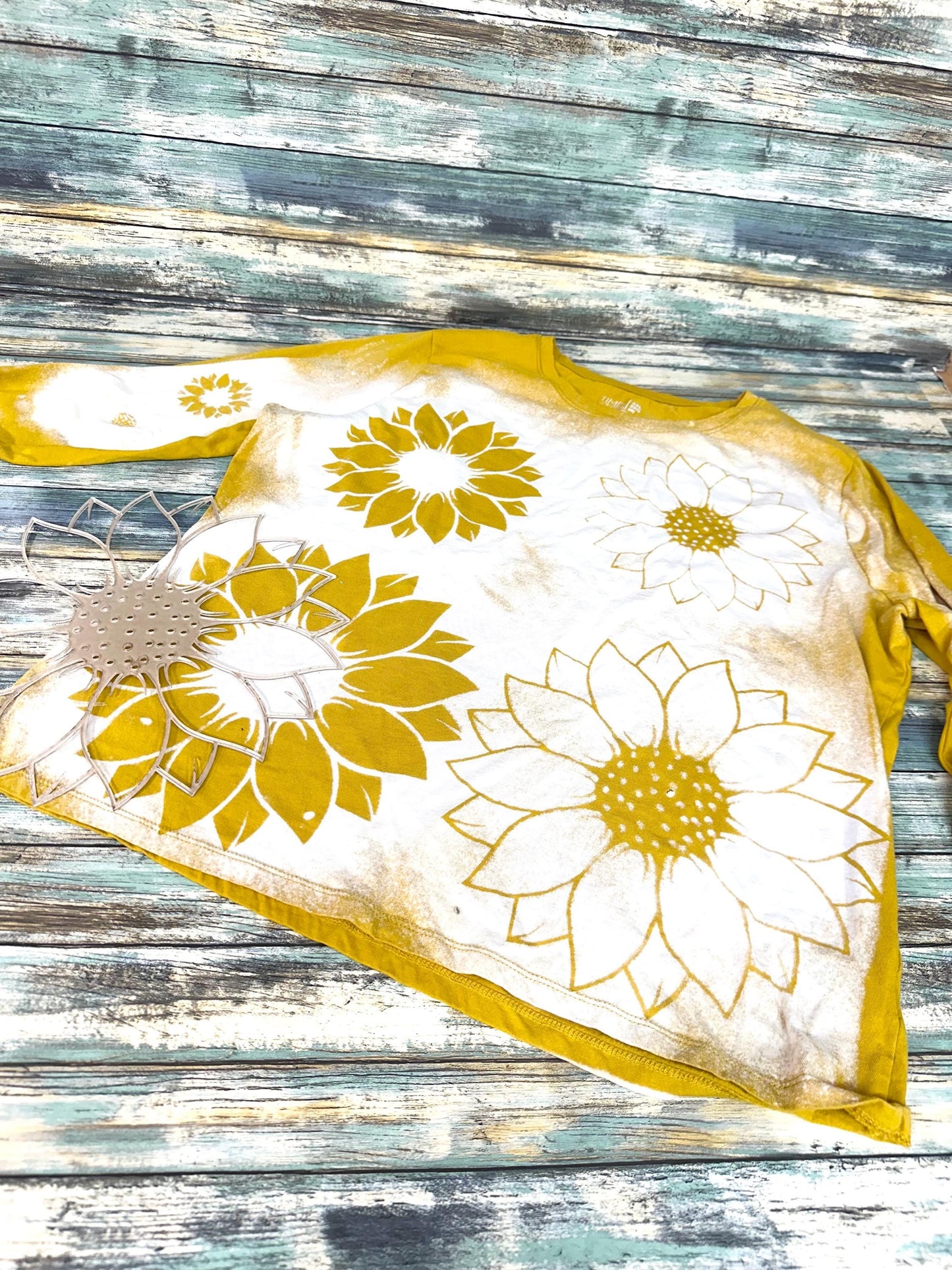 Sunflower Acrylic Stencil for Creative Art Projects. Bleaching stencil. Sunflower stencil. Woodworking template.