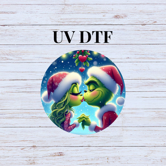 UV DTF Sticker print. Green Couple kissing Round Ornament UV stickers. Permanent decals Christmas. #7226