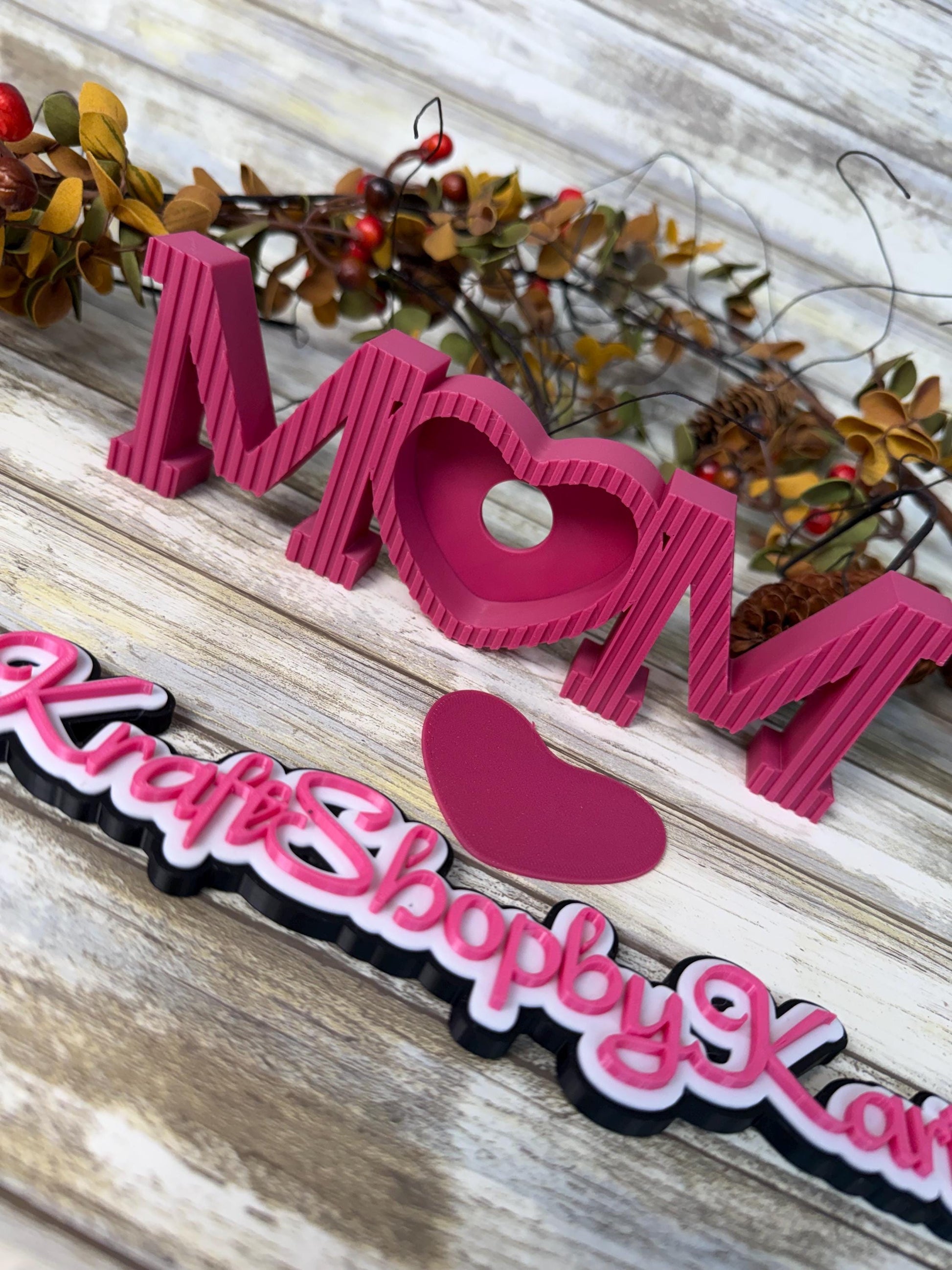 3D MOM frame magenta heart. Ready to ship.