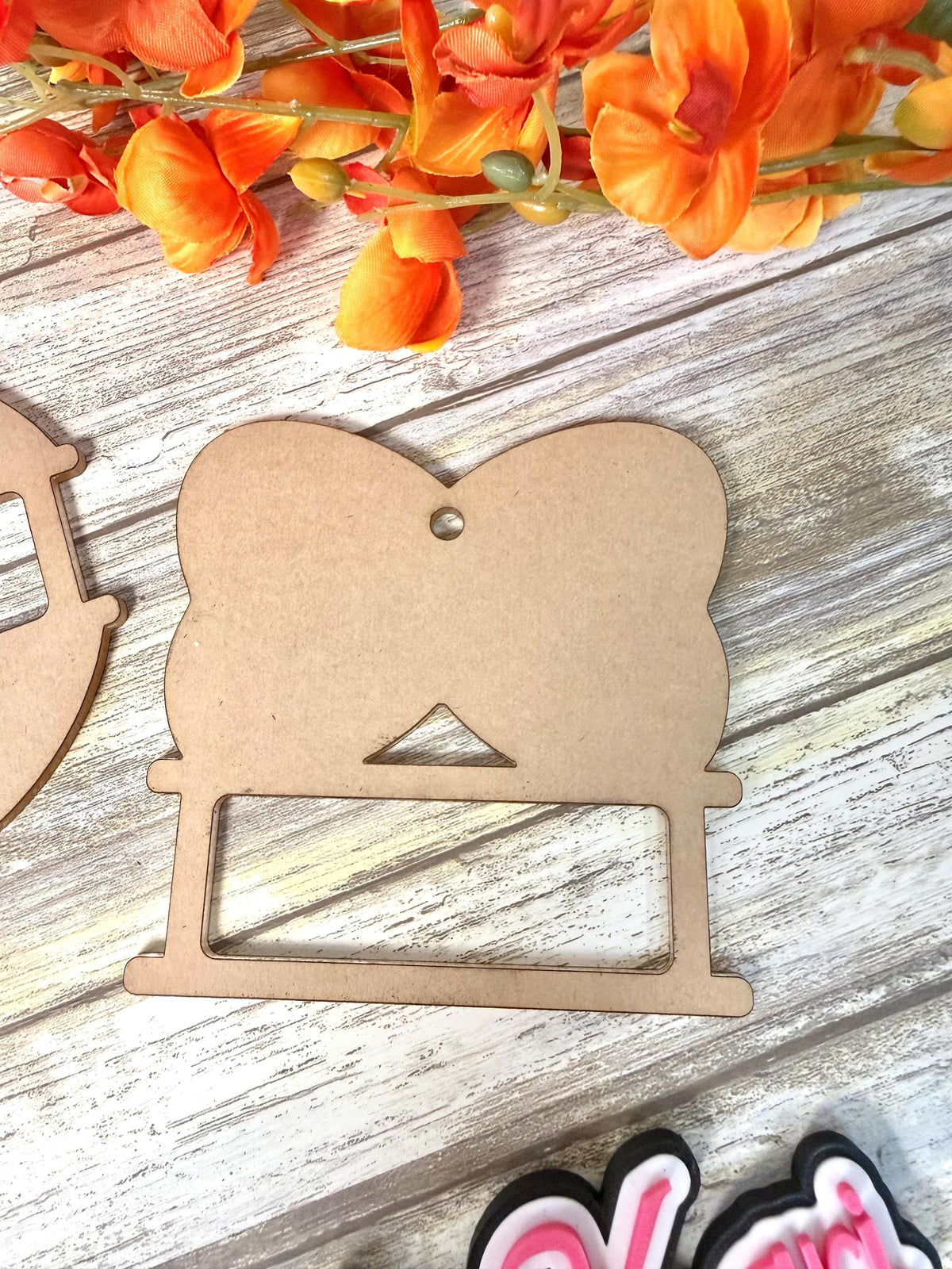Acrylic hair tie keychain blanks . DIY project Acrylic keychain blanks. Acrylic shapes for crafts.
