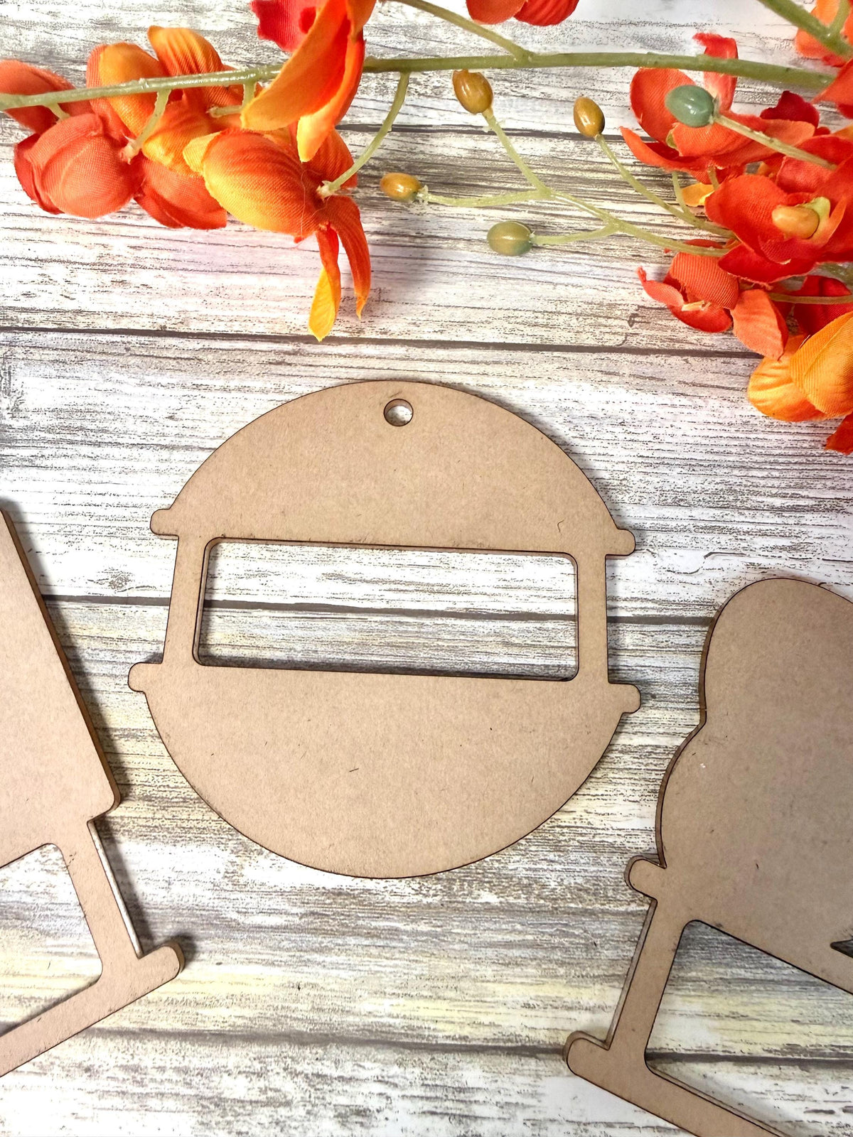 Acrylic hair tie keychain blanks . DIY project Acrylic keychain blanks. Acrylic shapes for crafts.